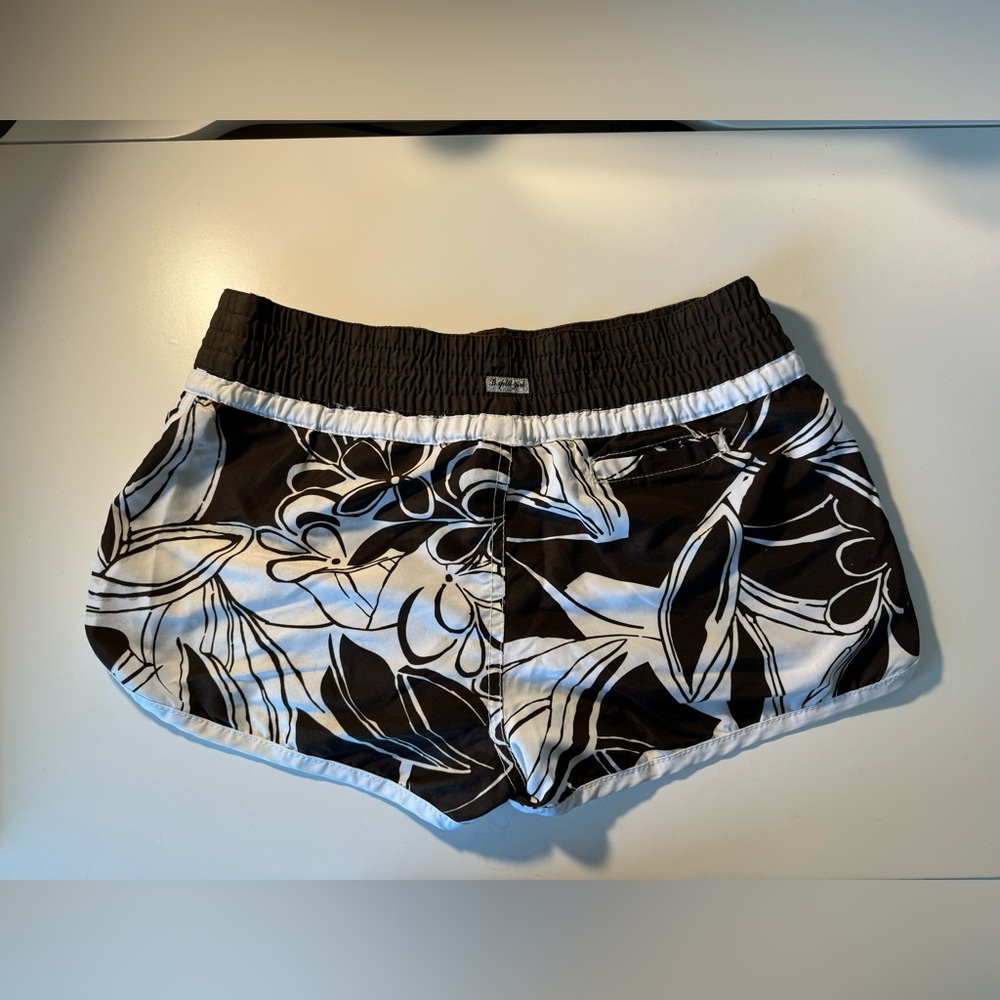 B.Split shorts 🤎🤍